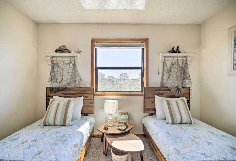 Lovely Avon Home: Walk To Bay & Boat Launch!