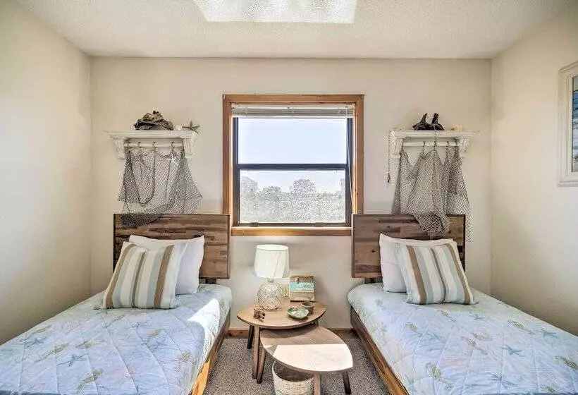 Lovely Avon Home: Walk To Bay & Boat Launch!