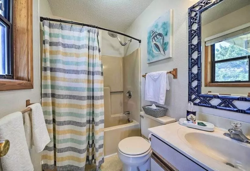 Lovely Avon Home: Walk To Bay & Boat Launch!