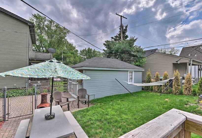 Lovely Dearborn Home W/ Gas Grill & Backyard!