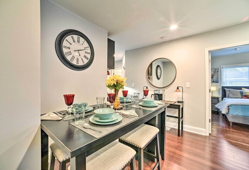 Lovely Dearborn Home W/ Gas Grill & Backyard!