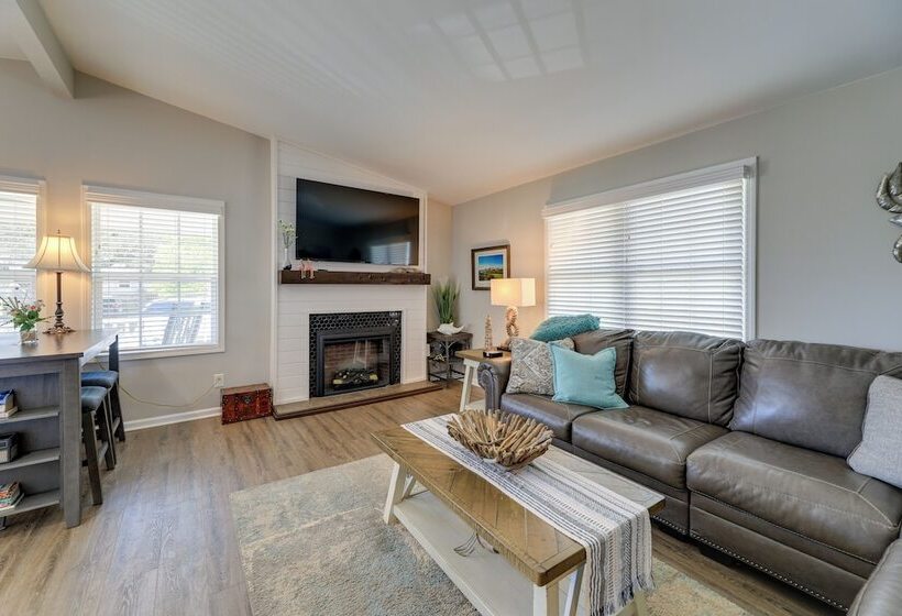 Lovely Morehead City Home W/ Fire Pit & Gas Grill