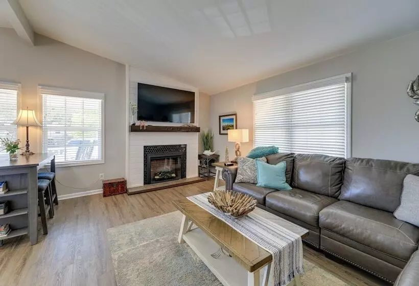 Lovely Morehead City Home W/ Fire Pit & Gas Grill