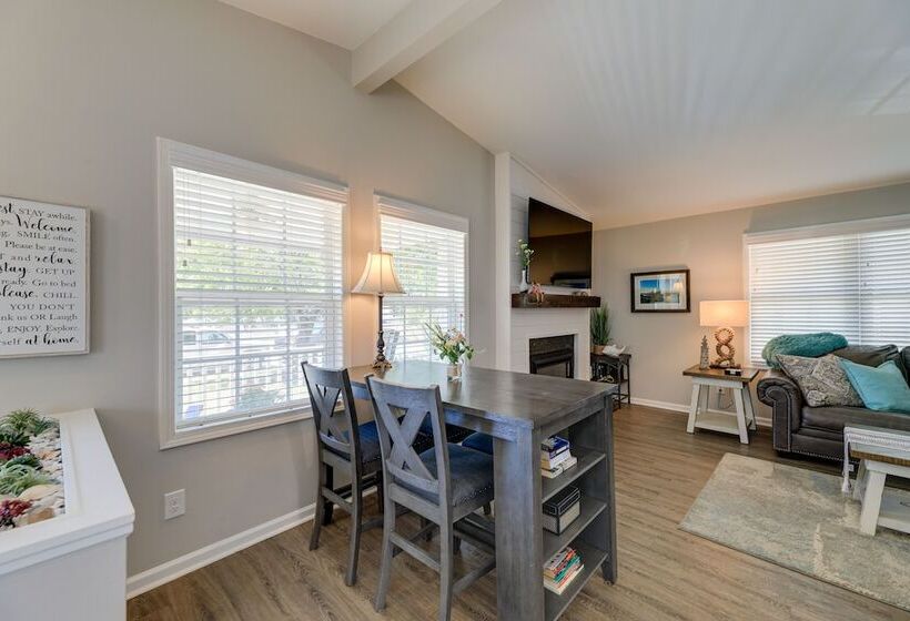 Lovely Morehead City Home W/ Fire Pit & Gas Grill