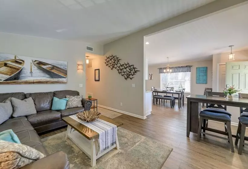 Lovely Morehead City Home W/ Fire Pit & Gas Grill