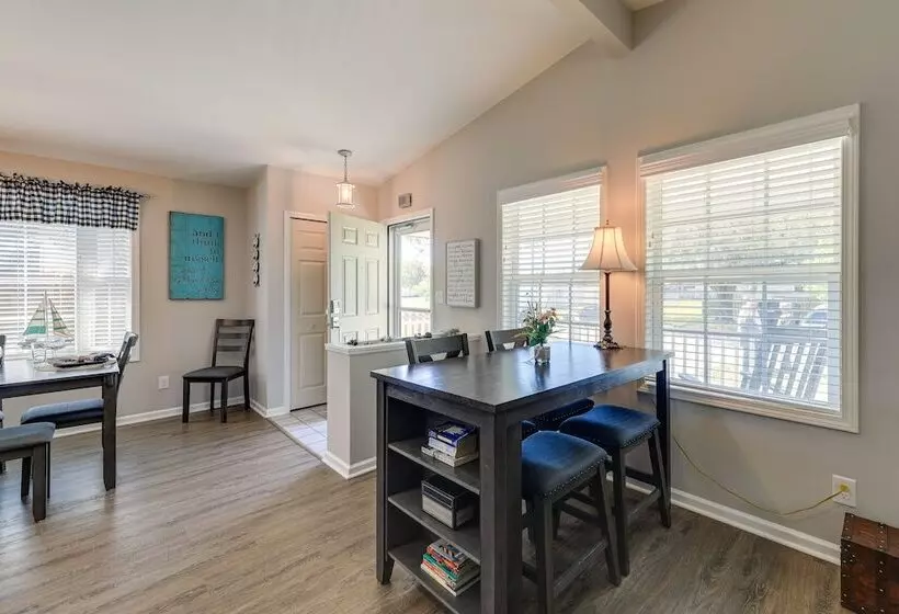 Lovely Morehead City Home W/ Fire Pit & Gas Grill