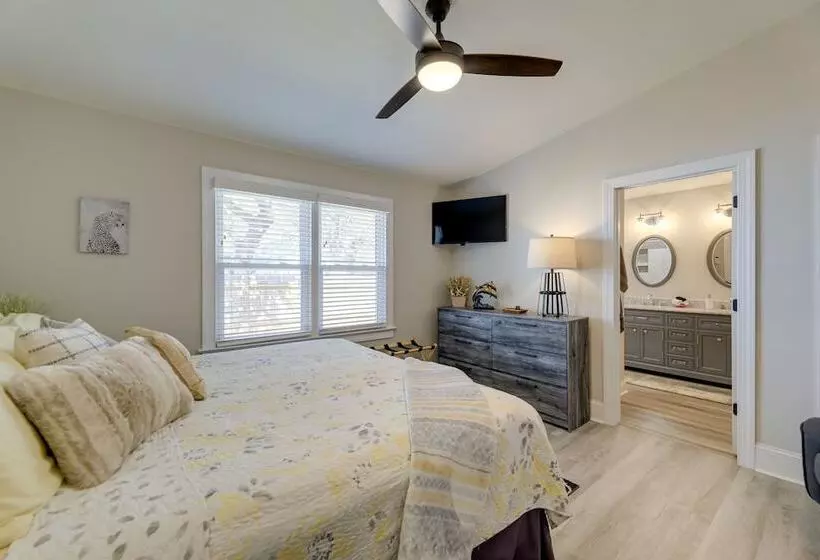 Lovely Morehead City Home W/ Fire Pit & Gas Grill