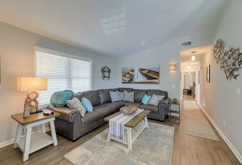 Lovely Morehead City Home W/ Fire Pit & Gas Grill