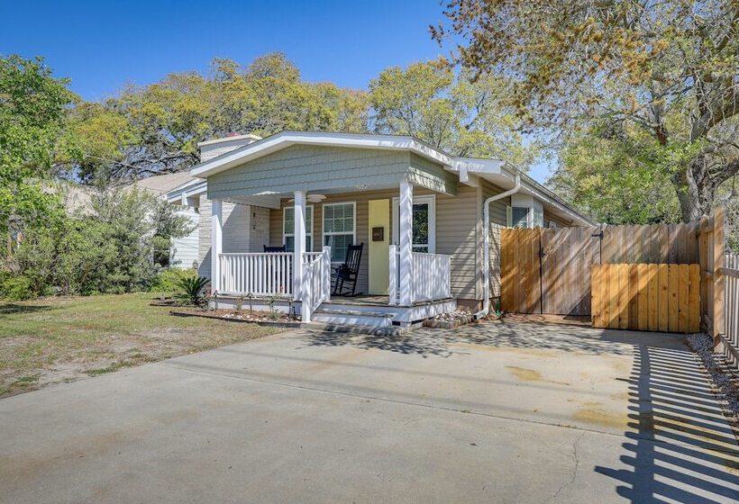 Lovely Morehead City Home W/ Fire Pit & Gas Grill