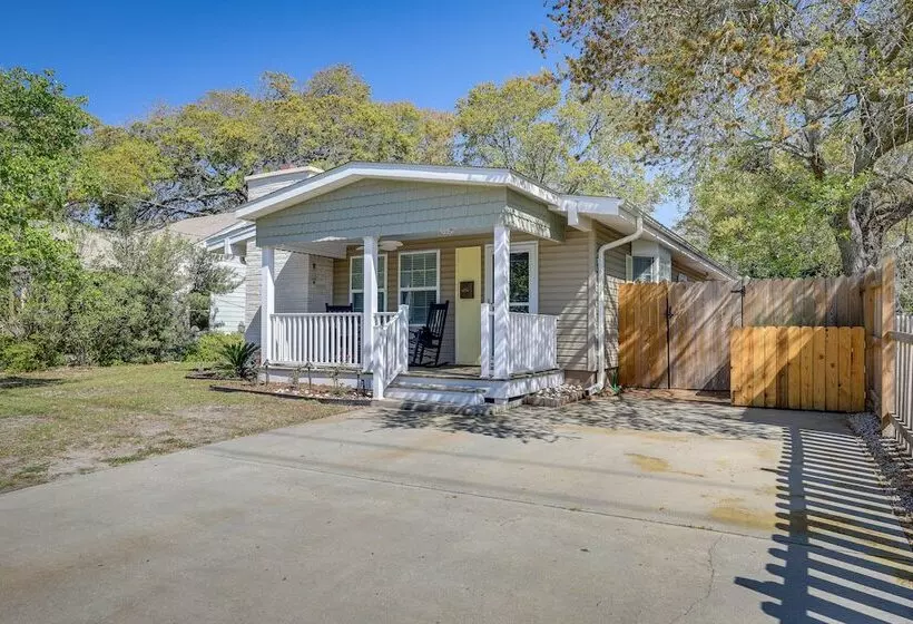 Lovely Morehead City Home W/ Fire Pit & Gas Grill