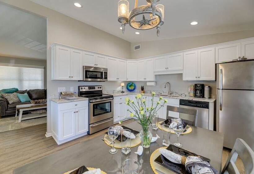 Lovely Morehead City Home W/ Fire Pit & Gas Grill