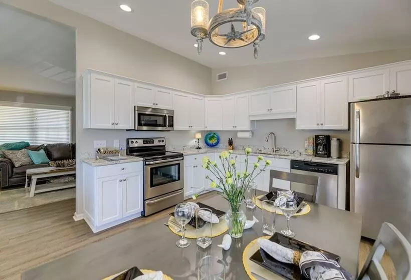 Lovely Morehead City Home W/ Fire Pit & Gas Grill