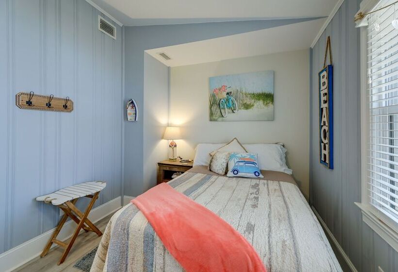 Lovely Morehead City Home W/ Fire Pit & Gas Grill