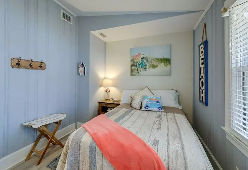 Lovely Morehead City Home W/ Fire Pit & Gas Grill