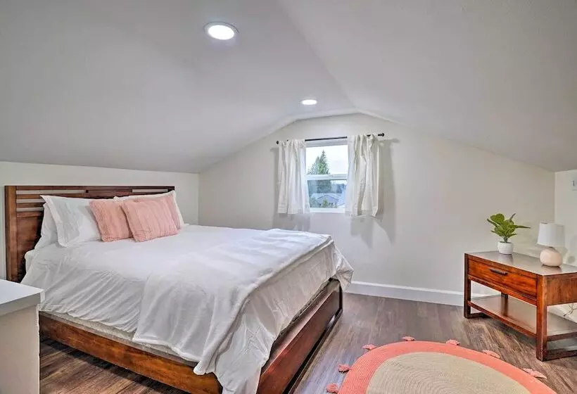 Lovely Redmond Home W/ Yard ~ 17 Mi To Seattle