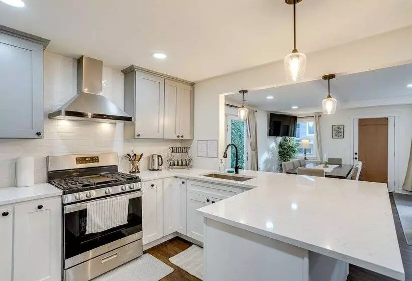 Lovely Redmond Home W/ Yard ~ 17 Mi To Seattle