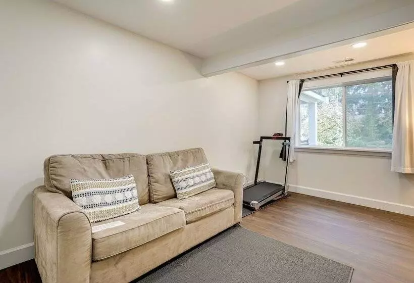 Lovely Redmond Home W/ Yard ~ 17 Mi To Seattle