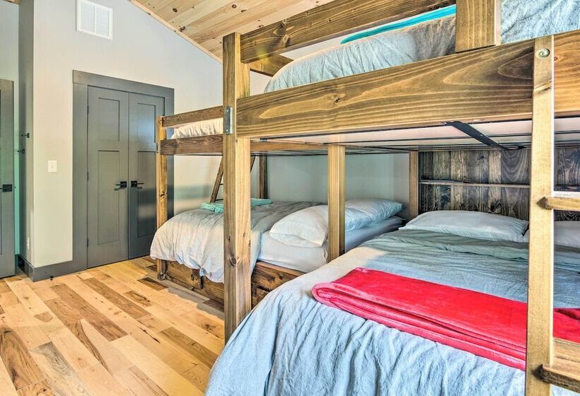 Luxe Retreat W/ Mtn View < 5 Mi To Lake James