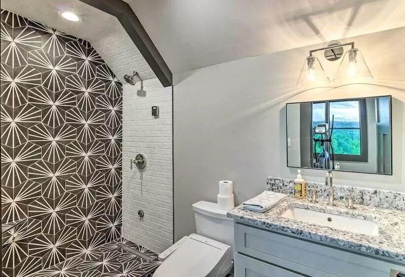 Luxe Retreat W/ Mtn View < 5 Mi To Lake James