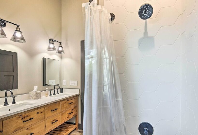 Luxe Retreat W/ Mtn View < 5 Mi To Lake James