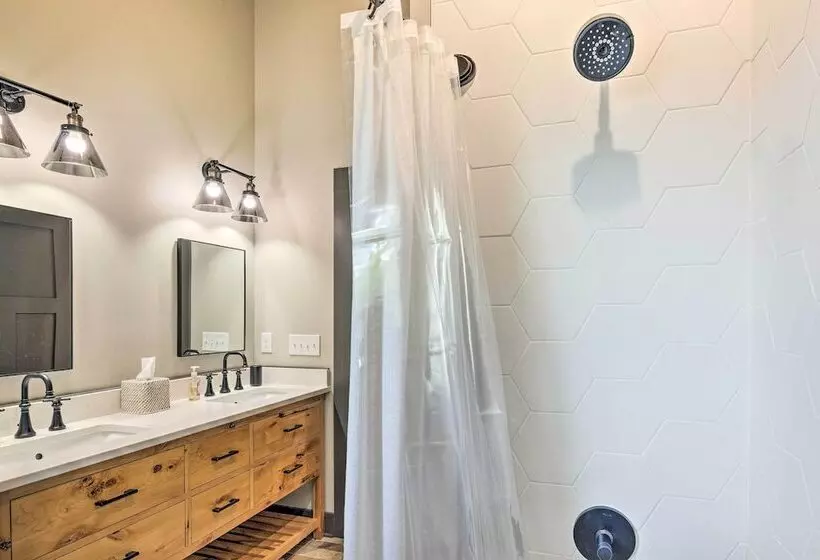 Luxe Retreat W/ Mtn View < 5 Mi To Lake James