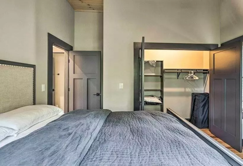 Luxe Retreat W/ Mtn View < 5 Mi To Lake James