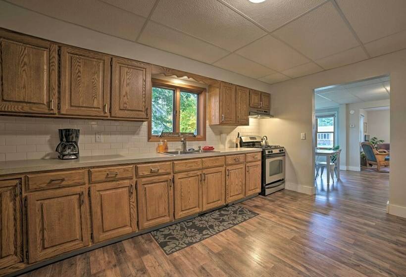 Manistee House < 1 Mile From Lake Michigan!