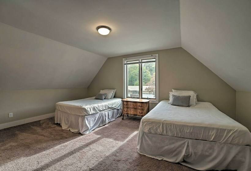 Manistee House < 1 Mile From Lake Michigan!