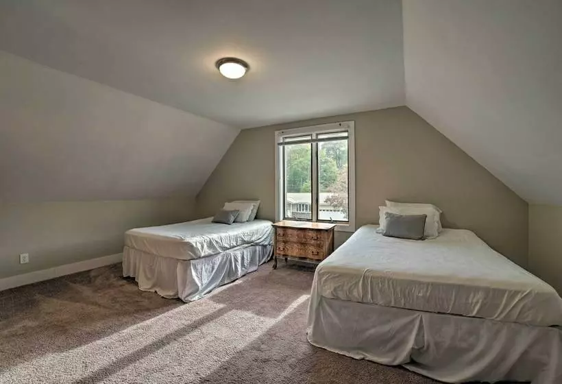 Manistee House < 1 Mile From Lake Michigan!