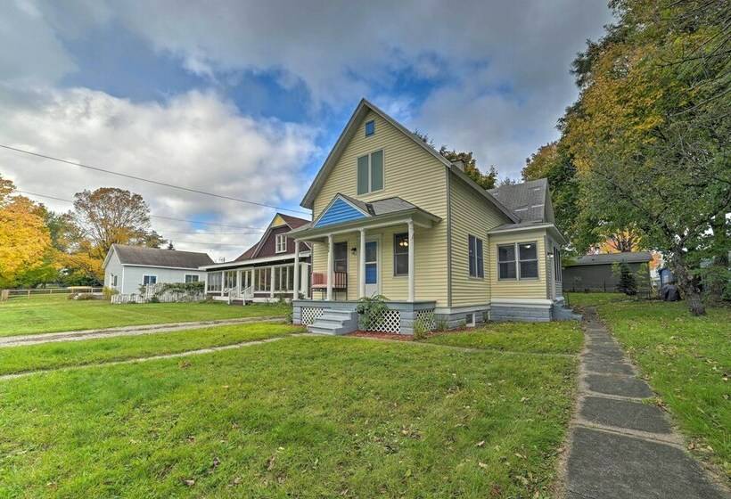 Manistee House < 1 Mile From Lake Michigan!