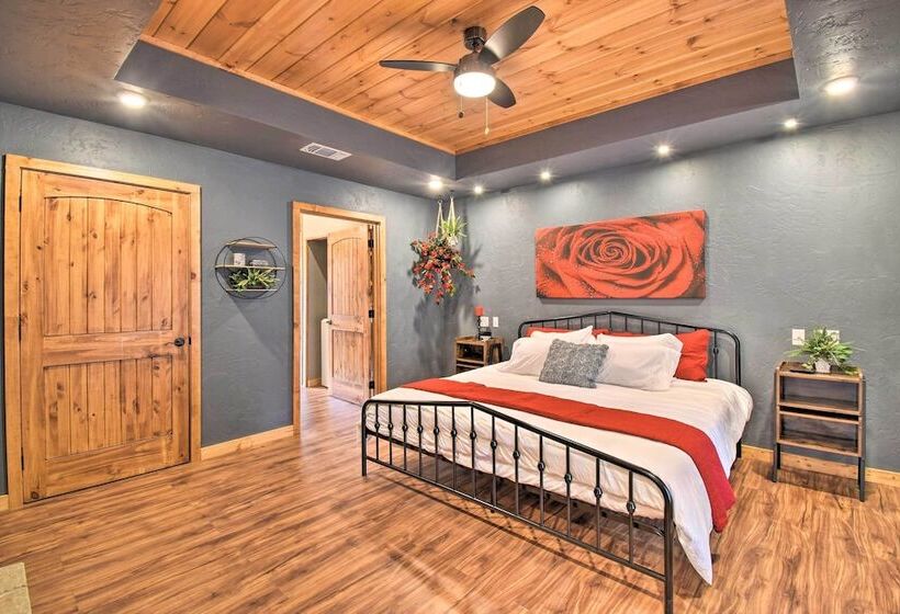 Modern Broken Bow Cabin: Large Deck, Bbq & Pergola