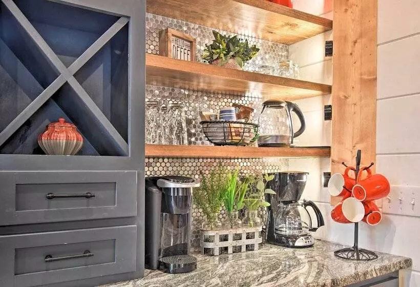Modern Broken Bow Cabin: Large Deck, Bbq & Pergola