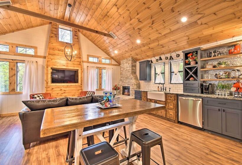 Modern Broken Bow Cabin: Large Deck, Bbq & Pergola