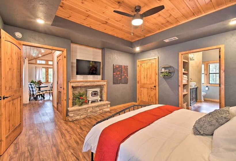 Modern Broken Bow Cabin: Large Deck, Bbq & Pergola