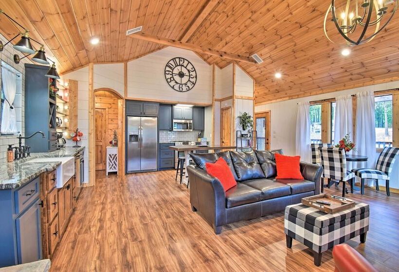 Modern Broken Bow Cabin: Large Deck, Bbq & Pergola