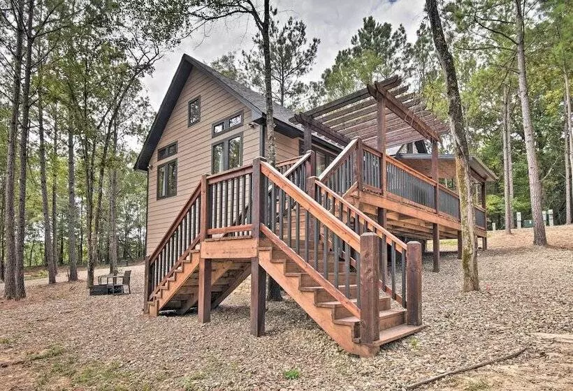 Modern Broken Bow Cabin: Large Deck, Bbq & Pergola