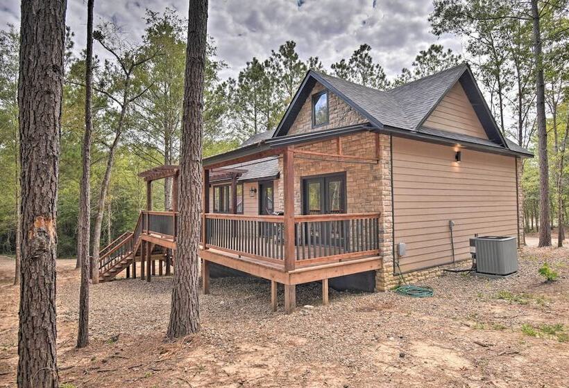 Modern Broken Bow Cabin: Large Deck, Bbq & Pergola
