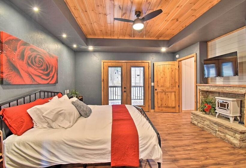 Modern Broken Bow Cabin: Large Deck, Bbq & Pergola