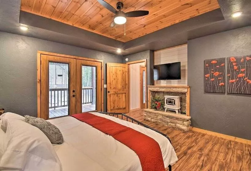 Modern Broken Bow Cabin: Large Deck, Bbq & Pergola