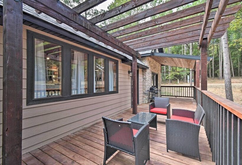 Modern Broken Bow Cabin: Large Deck, Bbq & Pergola
