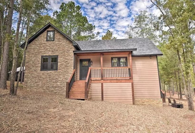 Modern Broken Bow Cabin: Large Deck, Bbq & Pergola
