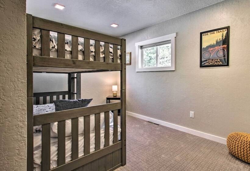 Modern Home W/ Wooded Views: 10 Mi Outside Helena!