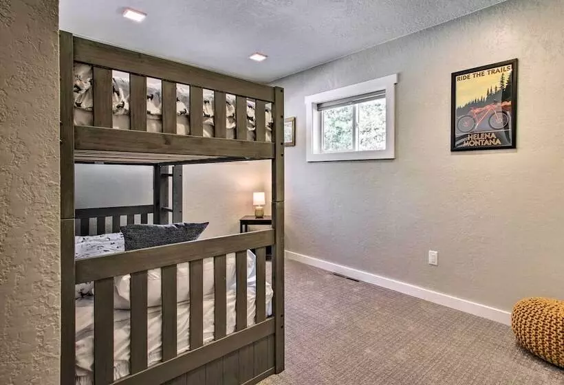 Modern Home W/ Wooded Views: 10 Mi Outside Helena!