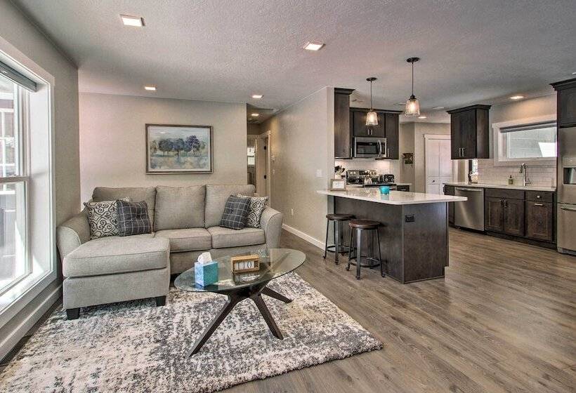 Modern Home W/ Wooded Views: 10 Mi Outside Helena!