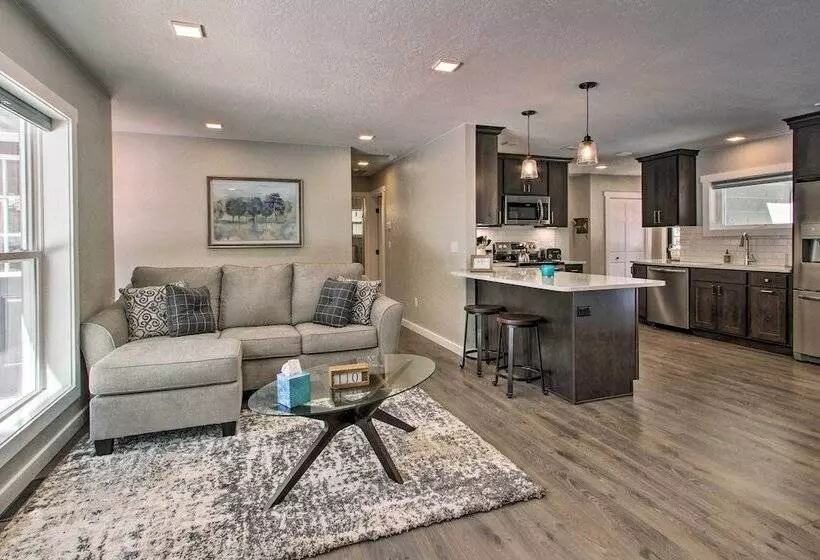 Modern Home W/ Wooded Views: 10 Mi Outside Helena!