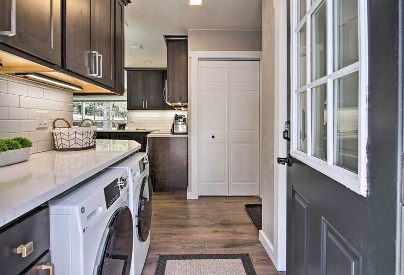 Modern Home W/ Wooded Views: 10 Mi Outside Helena!