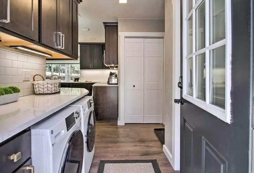 Modern Home W/ Wooded Views: 10 Mi Outside Helena!