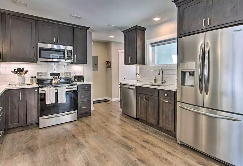 Modern Home W/ Wooded Views: 10 Mi Outside Helena!