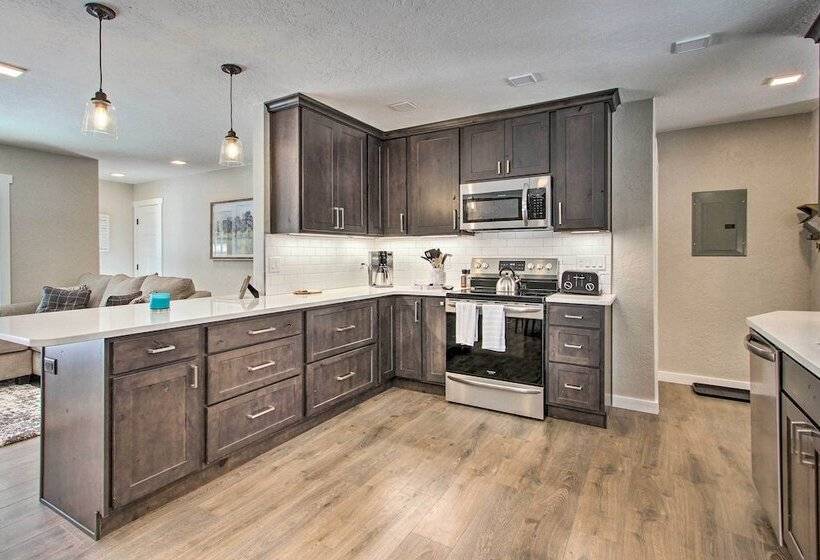 Modern Home W/ Wooded Views: 10 Mi Outside Helena!