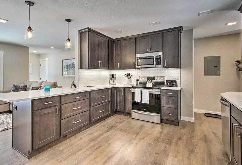 Modern Home W/ Wooded Views: 10 Mi Outside Helena!